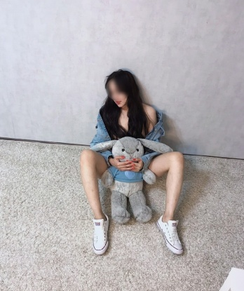 Мои услуги включают классический секс, оральный секс, массаж и многое другое. У меня есть прекрасные отзывы от моих довольных клиентов, которые говорят о моей незабываемой красоте и несравненных навыках. Также у меня есть фото, чтобы ты мог убедиться, насколько я привлекательна. 📸 Жду встречи с тобой в Москве, чтобы ощутить нашу химию и насладиться незабываемым опытом! 💫 2220, 24 года